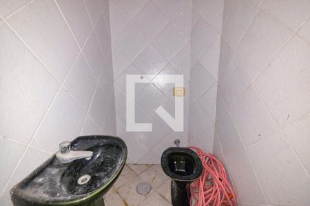 Banheiro de serviço de casa para alugar com 3 quartos, 121m² em Princesa, Praia Grande