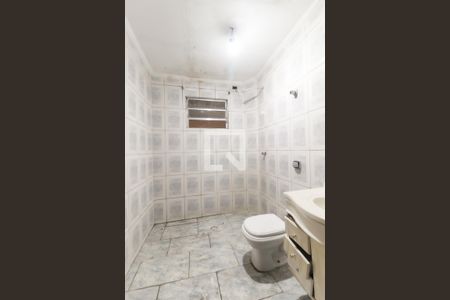 Banheiro de apartamento para alugar com 1 quarto, 50m² em Jardim Miray, Itaquaquecetuba