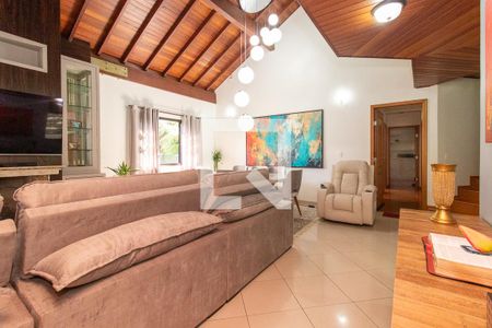 Sala de casa à venda com 4 quartos, 350m² em Cidade Industrial, Curitiba