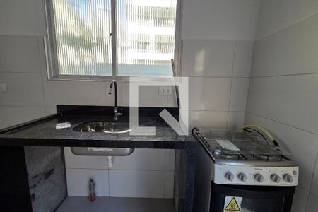 Cozinha de casa de condomínio para alugar com 1 quarto, 40m² em Canto do Forte, Praia Grande