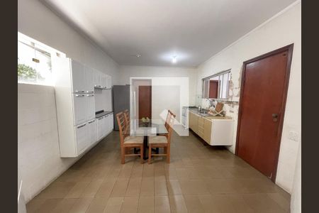 Casa à venda com 6 quartos, 400m² em Vila Tramontano, São Paulo