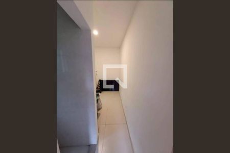 Corredor de casa de condomínio para alugar com 4 quartos, 350m² em Caxito, Maricá