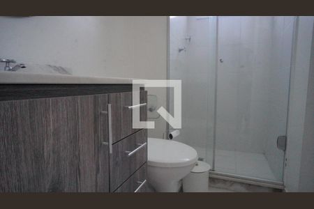 Banheiro suite de apartamento para alugar com 3 quartos, 69m² em Vila Ipiranga, Porto Alegre