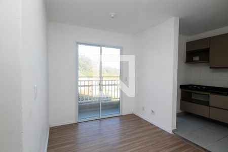 Sala de apartamento para alugar com 2 quartos, 43m² em Jardim Pioneira, Cotia