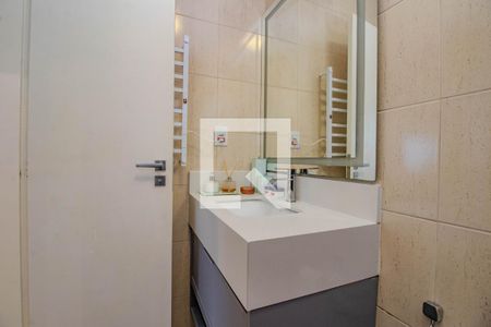 Banheiro de apartamento à venda com 1 quarto, 40m² em Passo D’areia, Porto Alegre