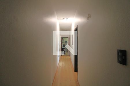 Corredor entre os quartos de casa à venda com 3 quartos, 96m² em Vila do Castelo, São Paulo