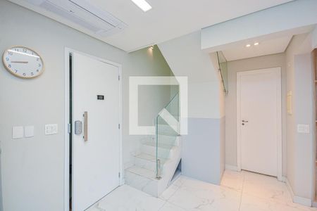 Escada de apartamento para alugar com 1 quarto, 76m² em Vila do Castelo, São Paulo