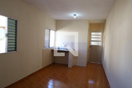 Casa para alugar com 1 quarto, 70m² em Jardim Guarapiranga, São Paulo