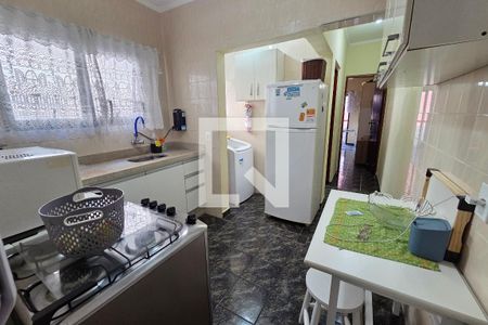 Cozinha de apartamento para alugar com 1 quarto, 50m² em Vila Tupi, Praia Grande