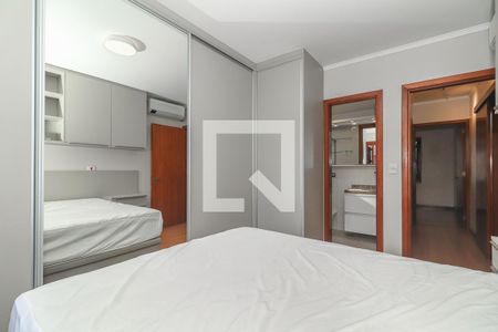 Quarto Suíte de apartamento para alugar com 2 quartos, 64m² em Petrópolis, Porto Alegre