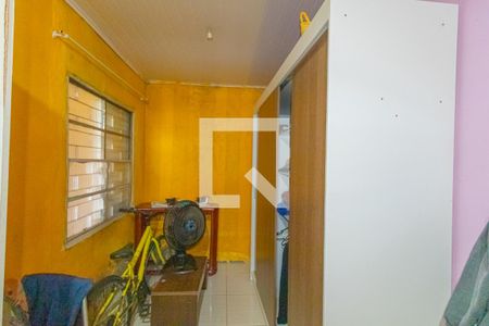 Quarto 2 de casa à venda com 2 quartos, 60m² em Guajuviras, Canoas