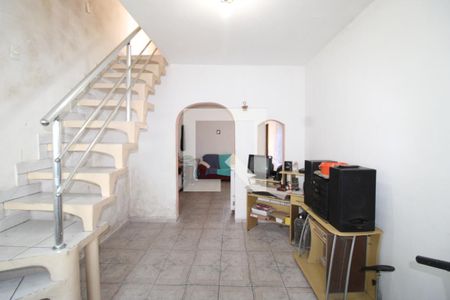 Sala de casa à venda com 3 quartos, 180m² em Vila Carmosina, São Paulo