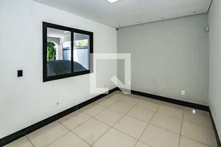 Casa à venda com 5 quartos, 257m² em Heliópolis, Belo Horizonte