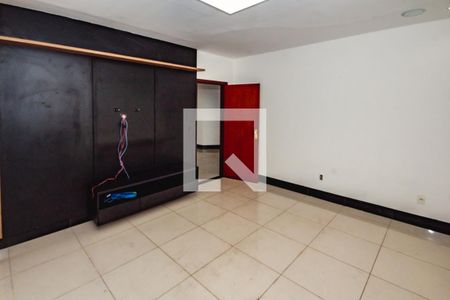 Casa à venda com 5 quartos, 257m² em Heliópolis, Belo Horizonte