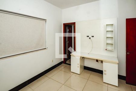Casa à venda com 5 quartos, 257m² em Heliópolis, Belo Horizonte