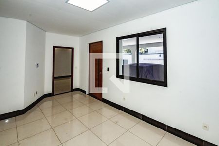 Casa à venda com 5 quartos, 257m² em Heliópolis, Belo Horizonte