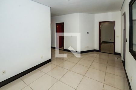 Casa à venda com 5 quartos, 257m² em Heliópolis, Belo Horizonte