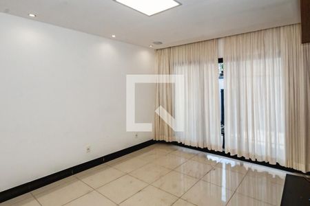 Casa à venda com 5 quartos, 257m² em Heliópolis, Belo Horizonte