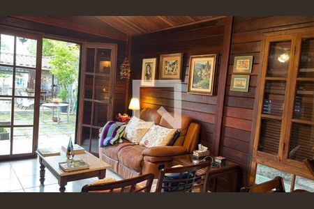 Casa à venda com 2 quartos, 130m² em Piratininga, Niterói
