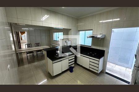 Casa à venda com 4 quartos, 180m² em Vila Alzira, São Paulo