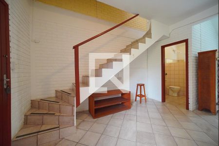 Sala de casa de condomínio para alugar com 1 quarto, 75m² em Barra da Lagoa, Florianópolis