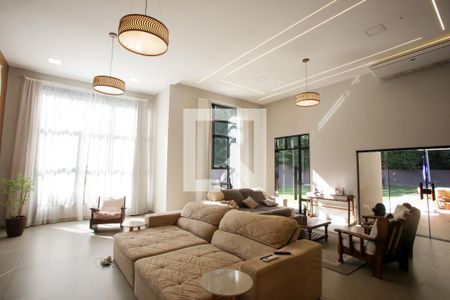 Sala de Estar de casa de condomínio à venda com 5 quartos, 430m² em Jacarepaguá, Rio de Janeiro