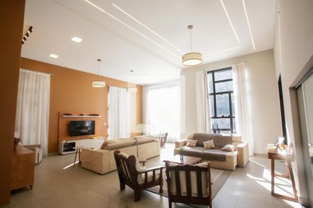 Sala de Estar de casa de condomínio à venda com 5 quartos, 430m² em Jacarepaguá, Rio de Janeiro