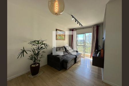 Sala de apartamento à venda com 3 quartos, 68m² em Jardim Tupanci, Barueri