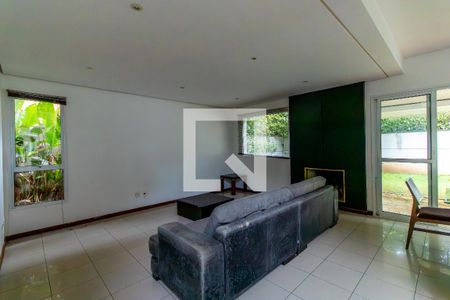 Sala de casa de condomínio para alugar com 4 quartos, 550m² em Vila Hortencia, Cotia