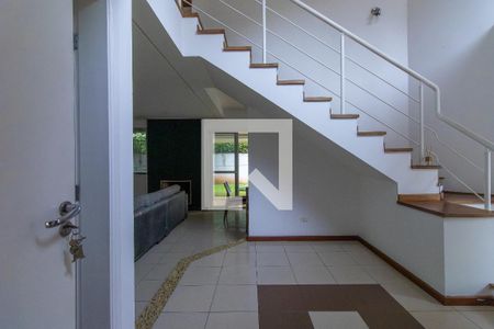Sala de casa de condomínio para alugar com 4 quartos, 550m² em Vila Hortencia, Cotia