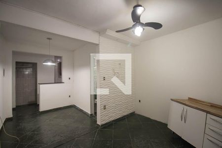 Sala de casa para alugar com 2 quartos, 50m² em Nova Cidade, São Gonçalo