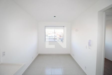 Sala / Cozinha de apartamento para alugar com 2 quartos, 34m² em Vila Carmosina, São Paulo