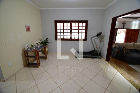 Sala de casa para alugar com 4 quartos, 342m² em Village Campinas, Campinas