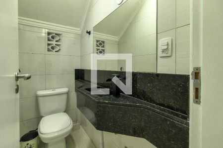 Banheiro de casa para alugar com 4 quartos, 217m² em Canto do Forte, Praia Grande