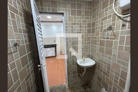 Banheiro de casa para alugar com 1 quarto, 70m² em Olinda, Nilópolis