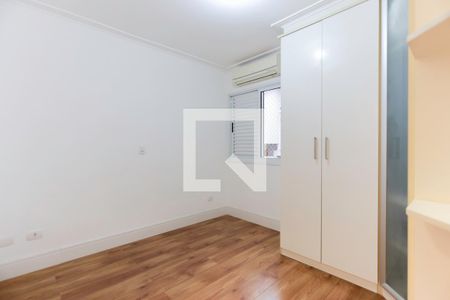 Suíte de casa de condomínio para alugar com 3 quartos, 200m² em Santa Teresinha, São Paulo