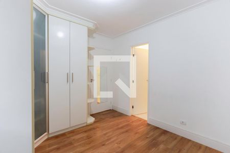 Suíte de casa de condomínio para alugar com 3 quartos, 200m² em Santa Teresinha, São Paulo