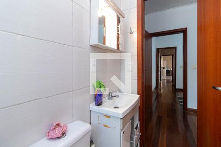 Banheiro da suíte de casa para alugar com 2 quartos, 112m² em São José, Porto Alegre