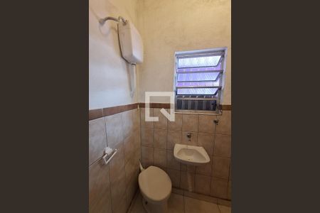 Banheiro da Suíte de casa para alugar com 2 quartos, 60m² em Vila Aquilino, Santo André