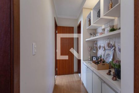 Corredor de apartamento à venda com 3 quartos, 117m² em Planalto, Belo Horizonte