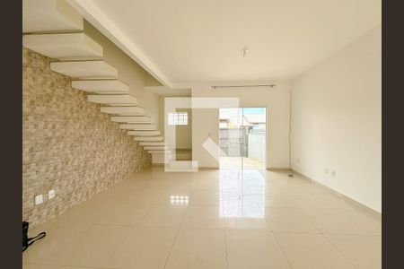 Sala  de casa para alugar com 2 quartos, 91m² em São João do Rio Vermelho, Florianópolis