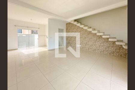 Sala  de casa para alugar com 2 quartos, 91m² em São João do Rio Vermelho, Florianópolis