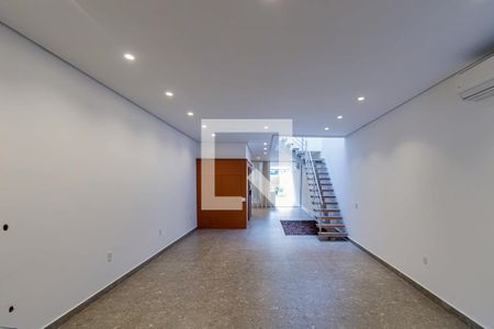 Sala de casa para alugar com 4 quartos, 330m² em Pompeia, São Paulo
