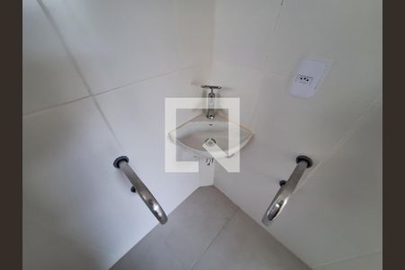 Banheiro de kitnet/studio para alugar com 1 quarto, 39m² em Ingá, Niterói