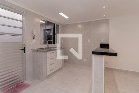 Cozinha de casa para alugar com 1 quarto, 24m² em Vila Invernada, São Paulo