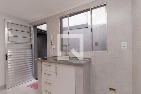 Cozinha de casa para alugar com 1 quarto, 24m² em Vila Invernada, São Paulo