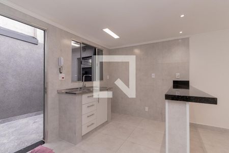 Cozinha de casa para alugar com 1 quarto, 24m² em Vila Invernada, São Paulo