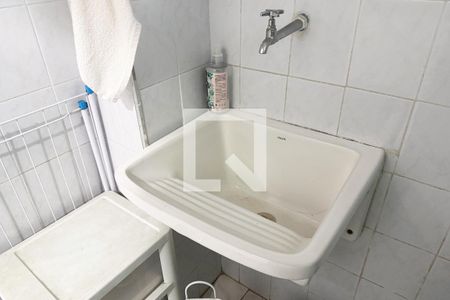 Banheiro e Área de serviço de kitnet/studio para alugar com 1 quarto, 23m² em Ponta da Praia, Santos