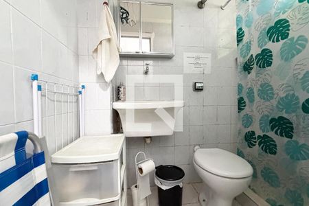 Banheiro e Área de serviço de kitnet/studio para alugar com 1 quarto, 23m² em Ponta da Praia, Santos