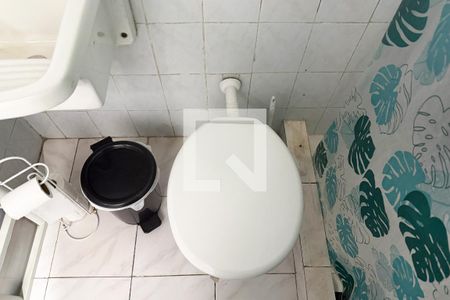 Banheiro e Área de serviço de kitnet/studio para alugar com 1 quarto, 23m² em Ponta da Praia, Santos